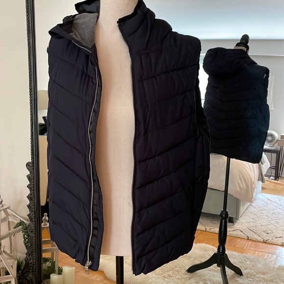 GAP alternative down hooded Vest - Picture 2 of 9